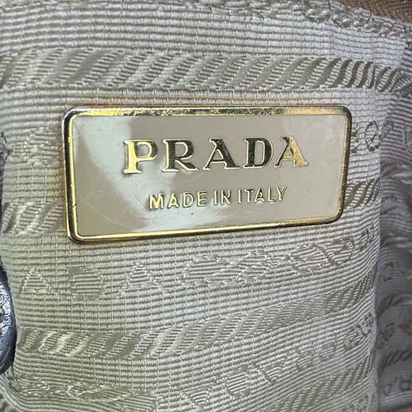 💥PRADA - Silver Metallic Vitello Daino Leather Shoulder Bag BN1346 - 136U894 - Picture 12 of 17